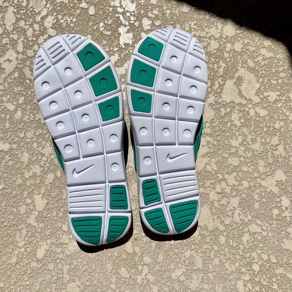 NIKE Slippers - Picture 4 of 4